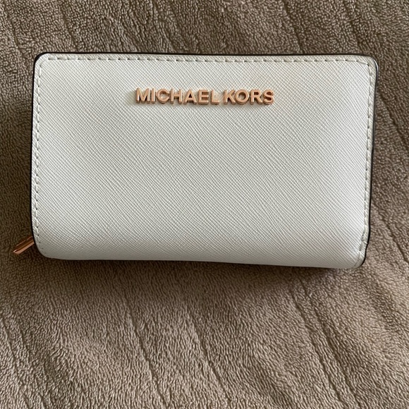 Michael Kors purse, White purse with pink rose accents with matching wallet. - Picture 4 of 7